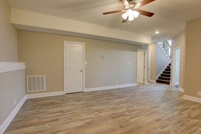 Building Photo - 1121 Cardinal Creek Dr