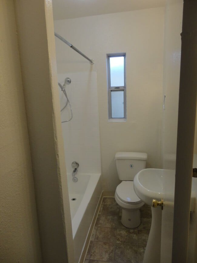 Building Photo - Two Bedroom One Bath Cottage with Hardwood Floors and Patio! Move in Special $1000 off 1st Month'...