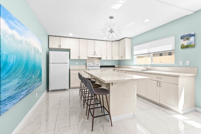 Building Photo - Upgraded 5 bedroom, 3 bath home