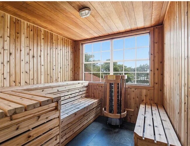 Building Photo - 2400 Feather Sound Dr