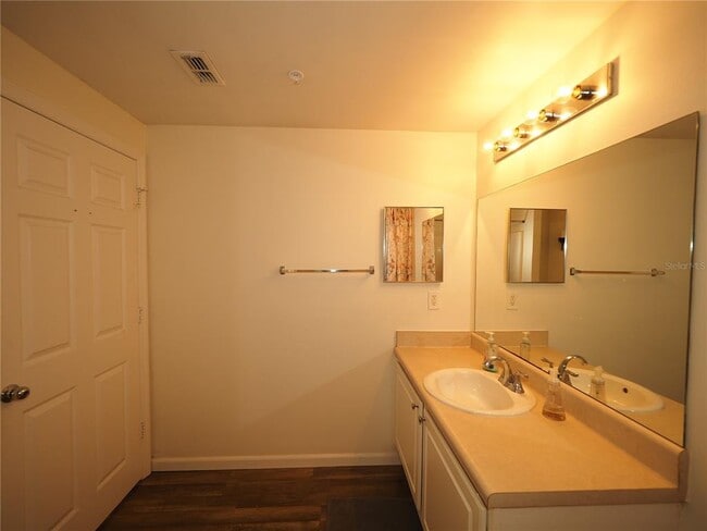 Building Photo - 5655 Bentgrass Dr