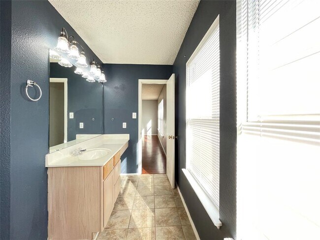 Building Photo - 2516 Stapleford Dr