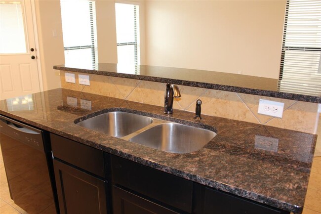 Building Photo - 6643 Sharpstone Creek Ln