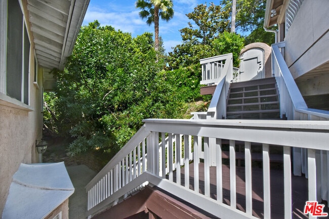 Building Photo - 14017 Valley Vista Blvd