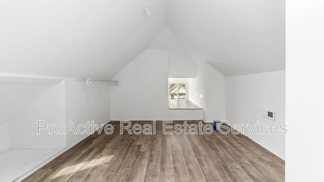 Building Photo - 417 W 30th St