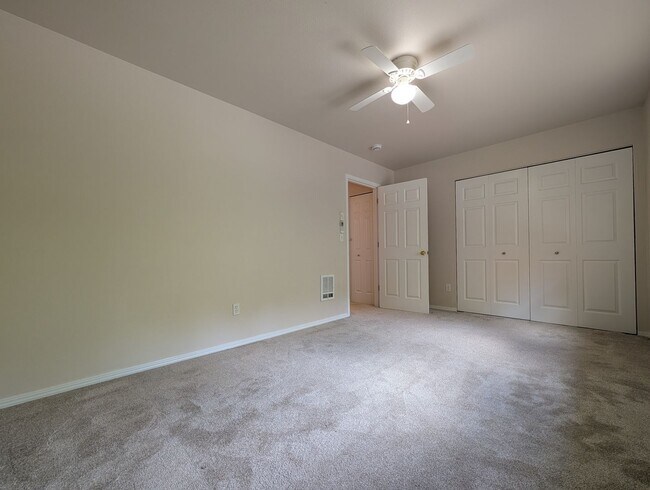 Building Photo - 3 Bedroom, 2 Bath Home Close To Skinner Butte!