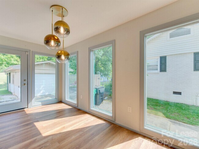 Building Photo - 3921 Sheffield Dr