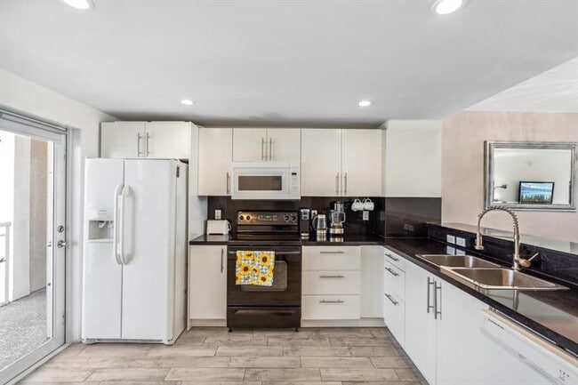 Building Photo - 750 N Ocean Blvd