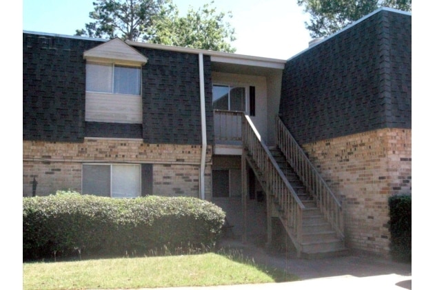 Building Photo - Long Point Manor