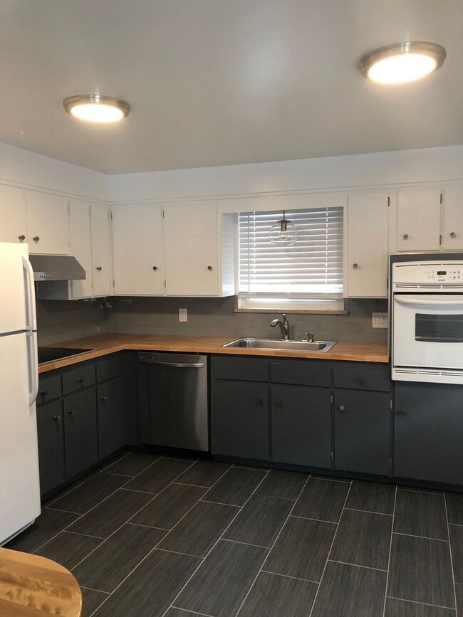 Building Photo - 3642-3652 Allison St.