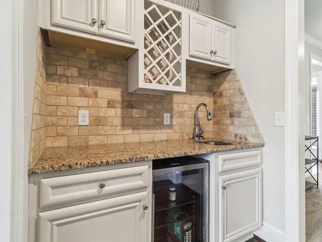 Building Photo - Stunning 4BR House in Columbia