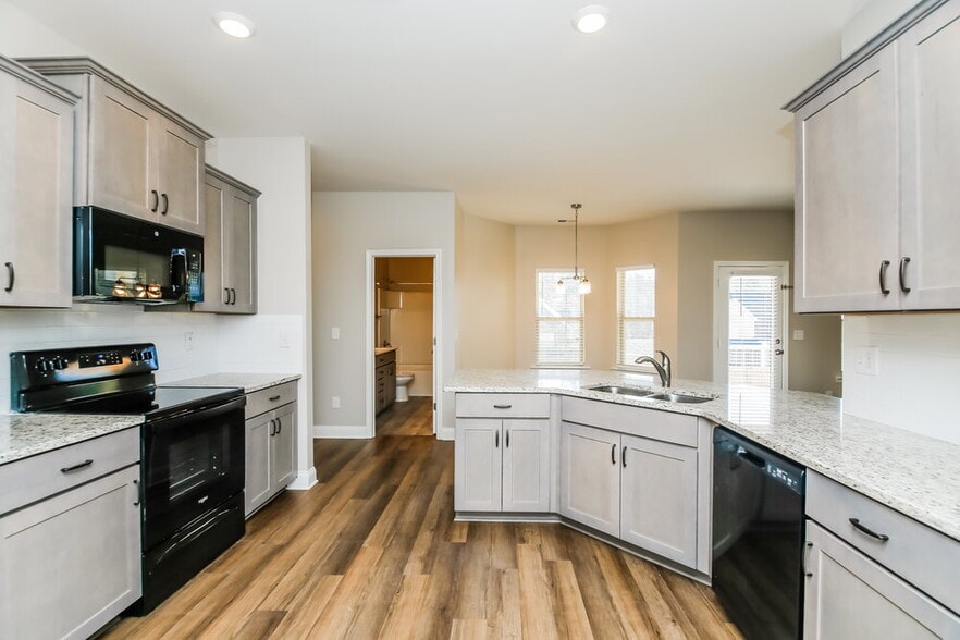 Building Photo - 250 Saddlechase Dr