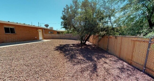 Building Photo - For Rent