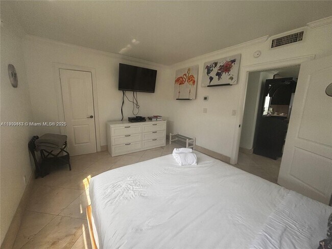 Building Photo - 3901 S Ocean Dr