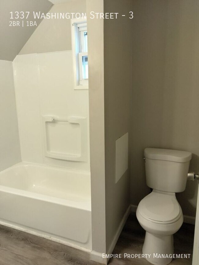 Building Photo - 1337 Washington St