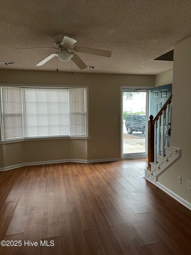 Building Photo - 3827 Sterling Pointe Dr