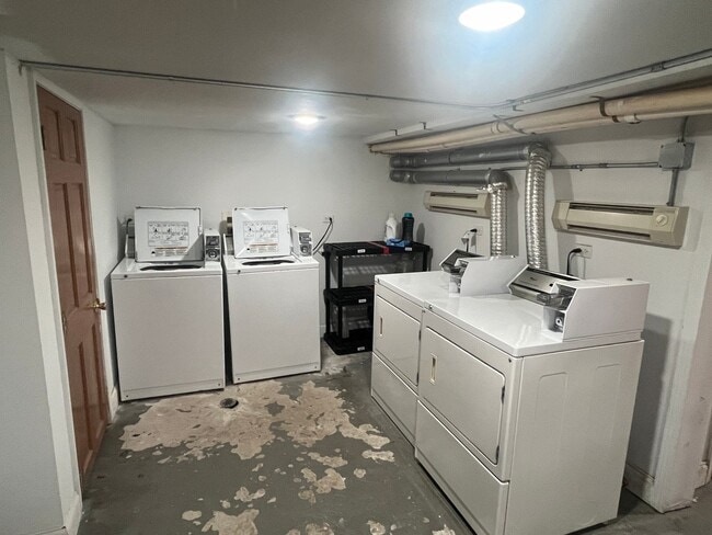 Building Photo - 1821 N Sheffield Ave