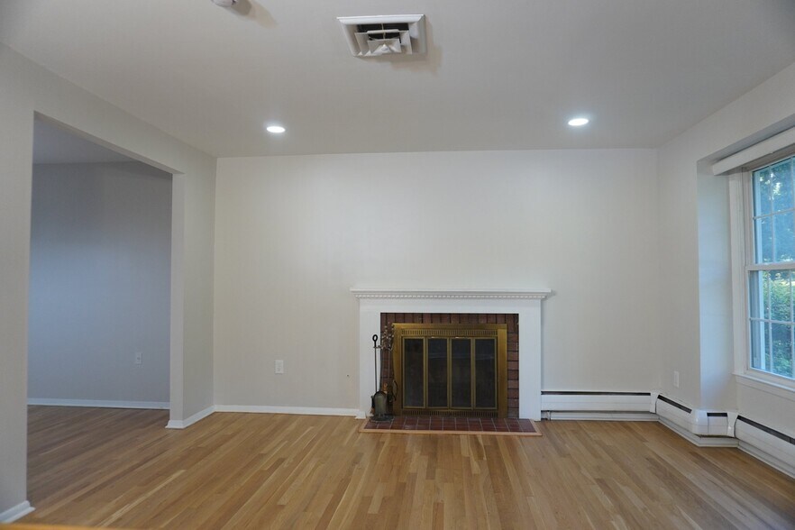 Building Photo - 239 E Timonium Rd