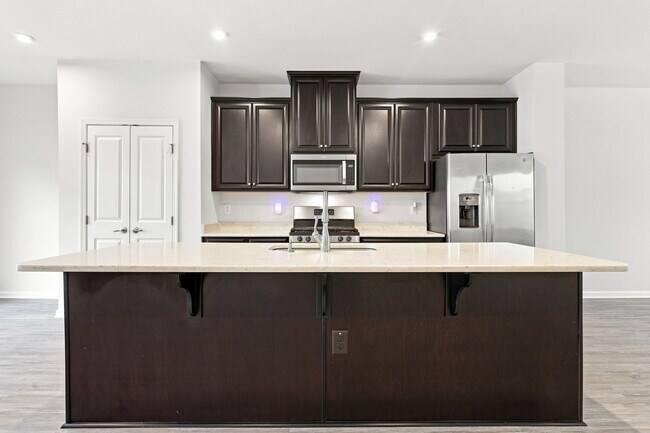 Building Photo - 707 Channing Park Cir