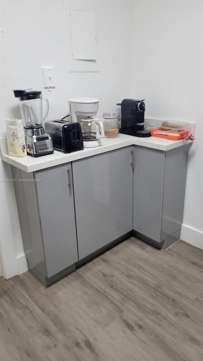 Building Photo - 4158 Inverrary Dr