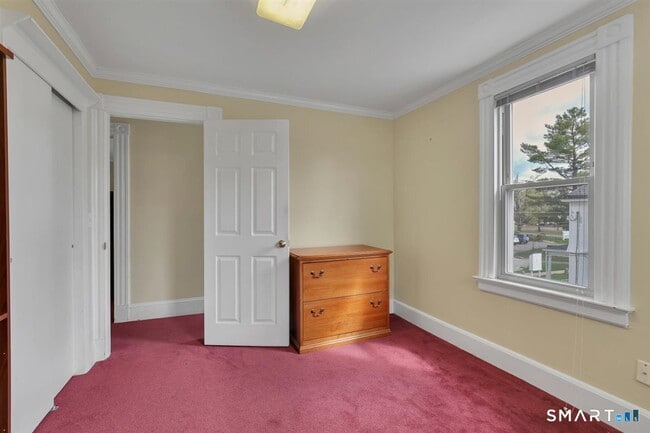 Building Photo - 36 School St