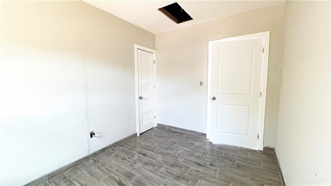 Building Photo - 10 E Heywood St