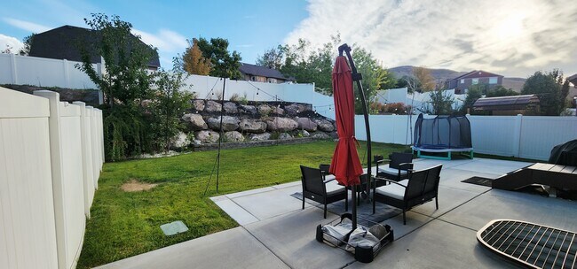 Building Photo - 5213 W Fortrose Dr