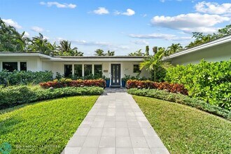 Building Photo - 2617 Bayview Dr