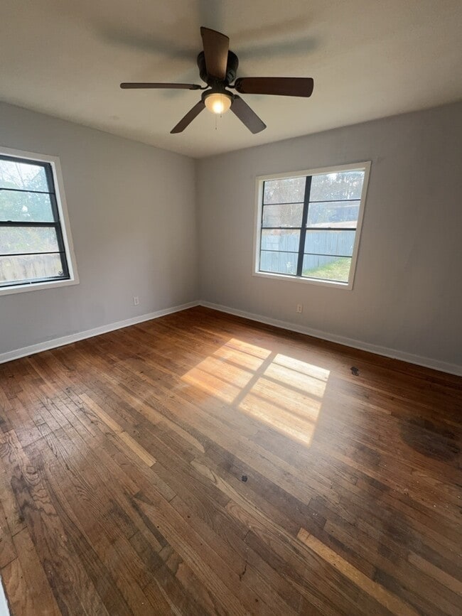 Building Photo - 320 Lawrence Rd