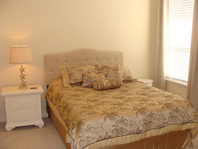 Building Photo - 660 Porta Rosa Circle