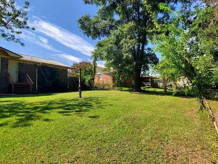 Building Photo - 504 Robin Ln