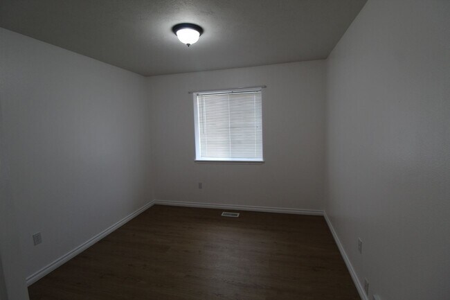 Building Photo - 3922 E Siskin Ln