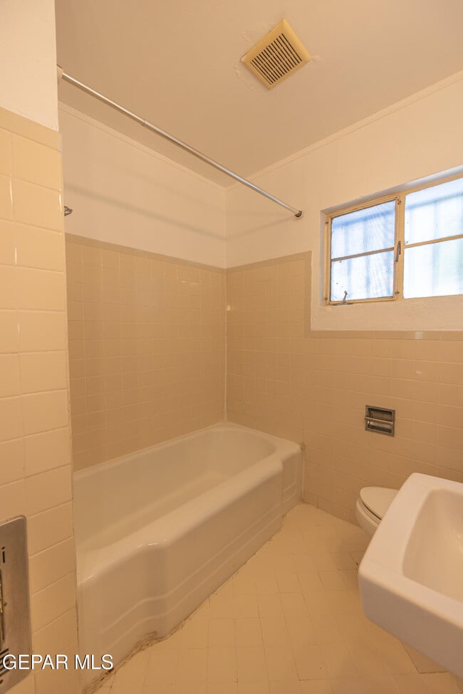 Building Photo - 1315 Likins Dr