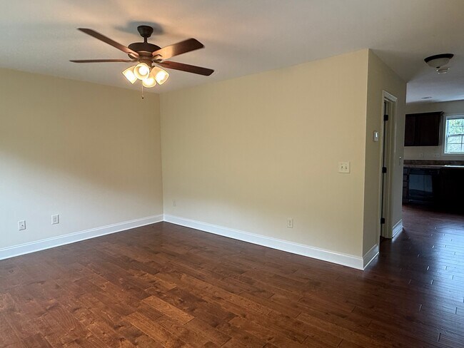 Building Photo - 704 Grays Pointe Ct