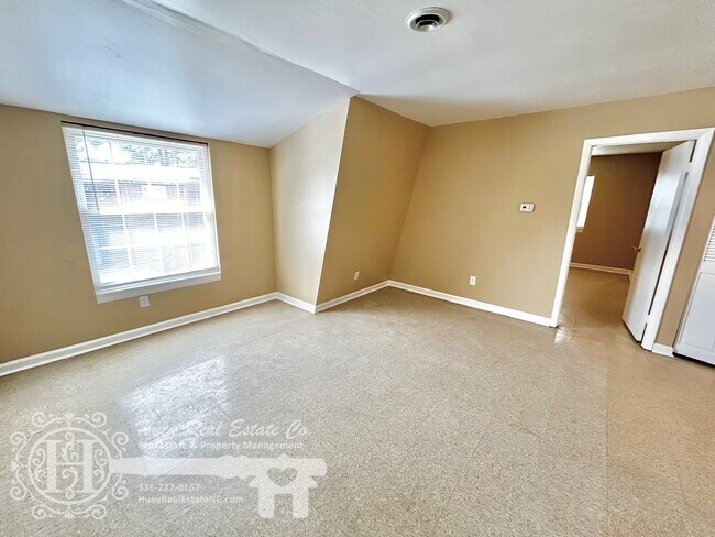 Building Photo - 206 Robin Ln