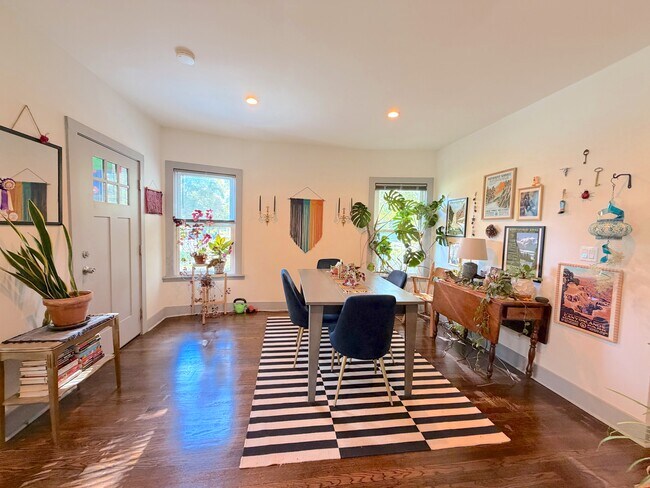 Building Photo - 1419 Fischer St