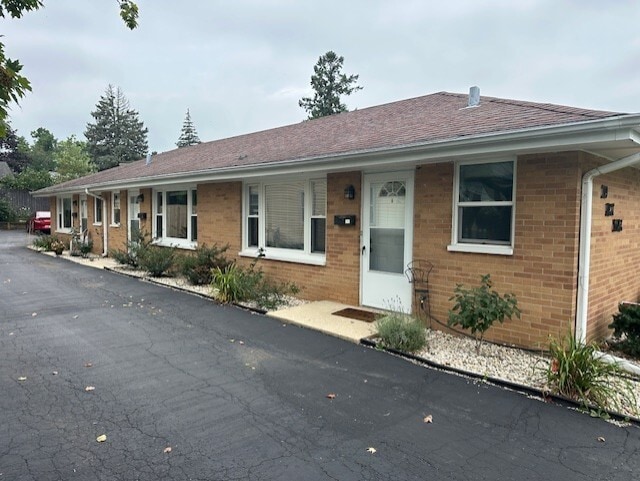 Building Photo - 209 W Maple Ave