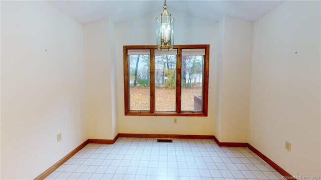 Building Photo - 111 Carriage House