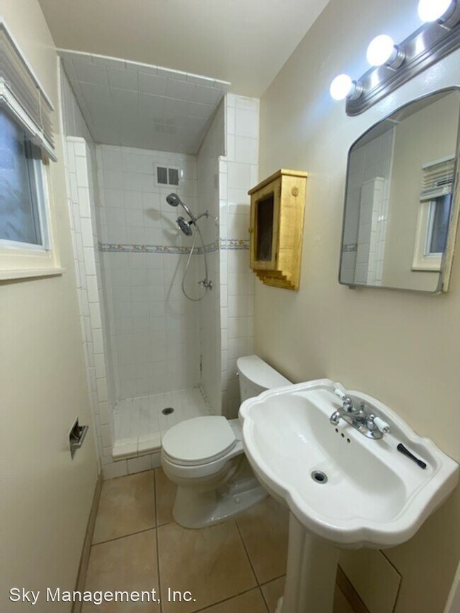 Building Photo - 3 br, 2 bath House - 10401 Britt Ct. NE
