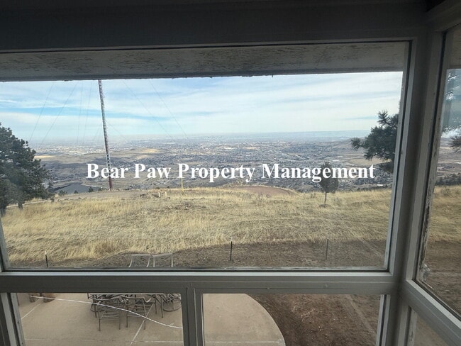 Building Photo - Views for Miles!!