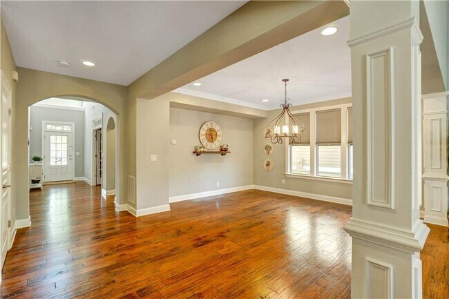 Building Photo - 633 Leland Pkwy