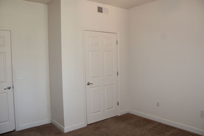 Building Photo - 501 Gibson Dr