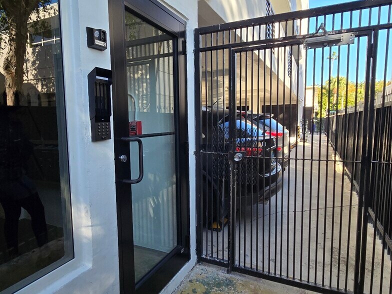 Building Photo - 631 Jefferson Ave