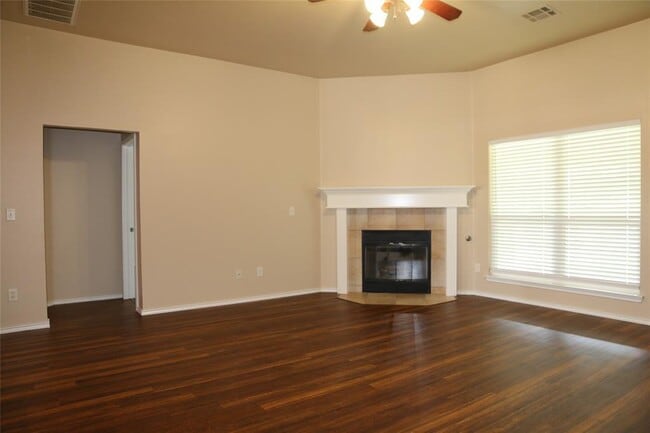 Building Photo - 905 Renita Way