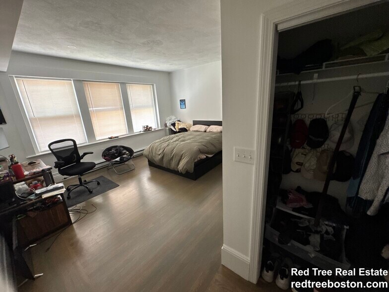 Building Photo - 1407 Beacon St