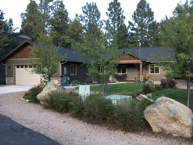 Primary Photo - Beautiful Single Level home in Sisters!
