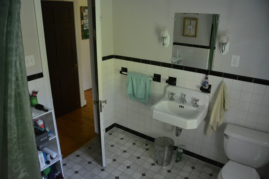 Building Photo - 442 Ridge Ave