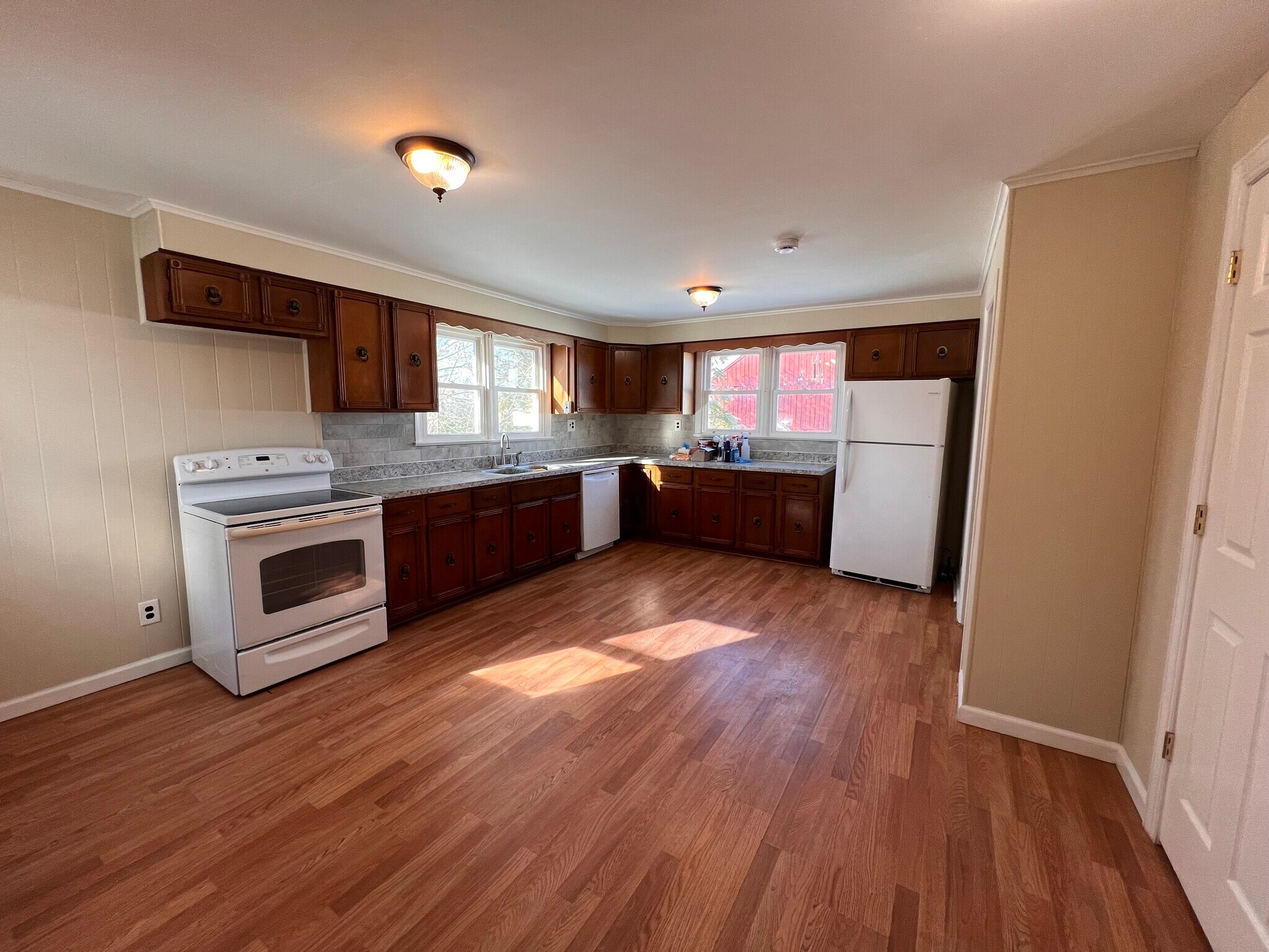 Kitchen - 4855 Sandy Point Rd