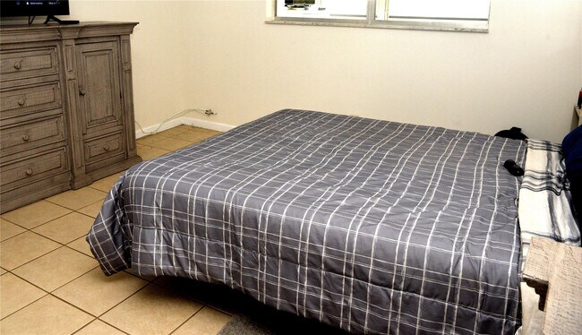 Building Photo - 7807 Golf Cir Dr