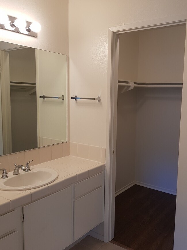 Building Photo - Victoria Village 3+2 Patio Home w/ 2-car g...